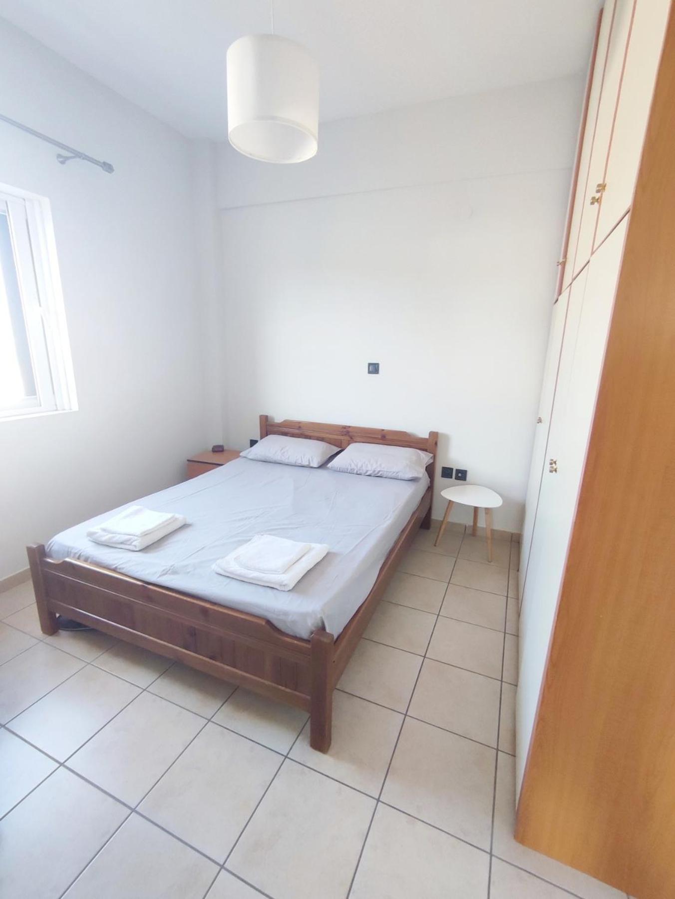 Peroulia Apartments Kómboi Esterno foto