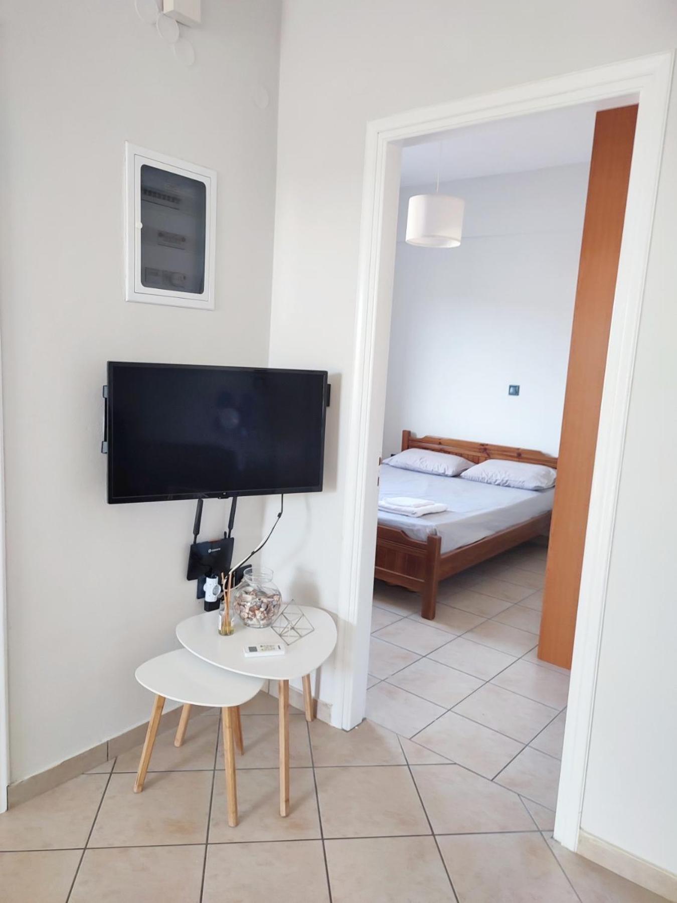 Peroulia Apartments Kómboi Esterno foto