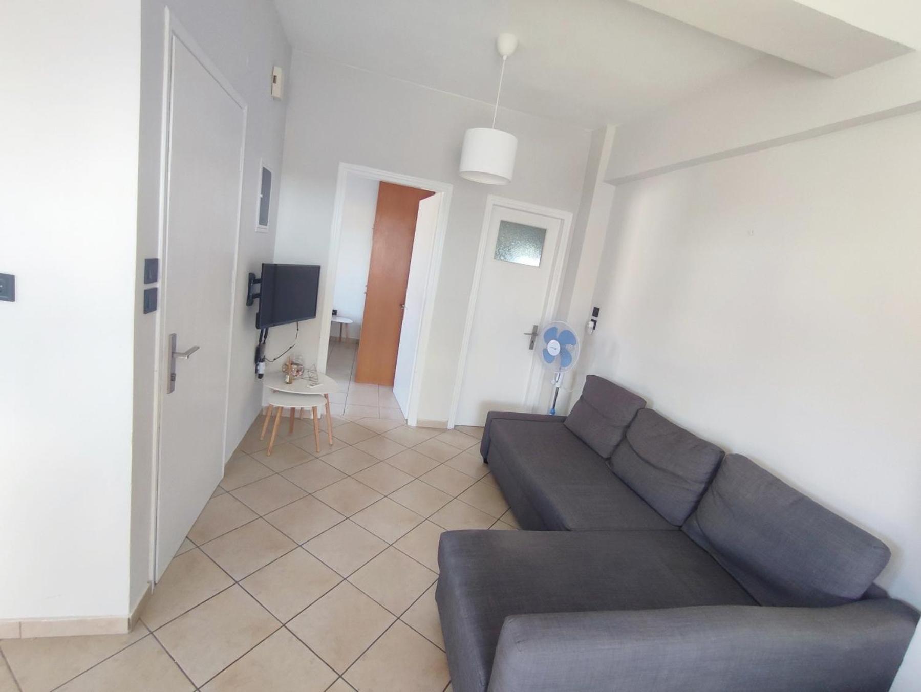 Peroulia Apartments Kómboi Esterno foto